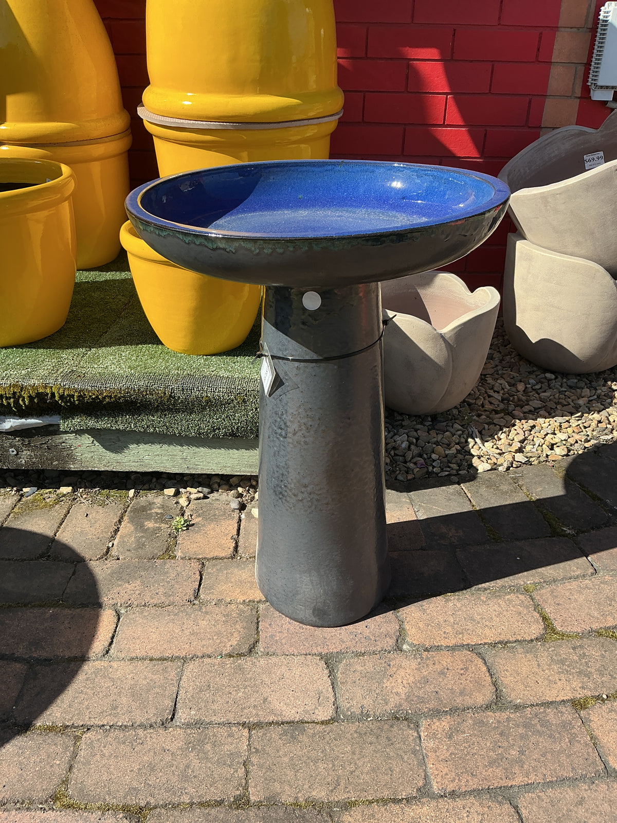 Moderna Bird Bath